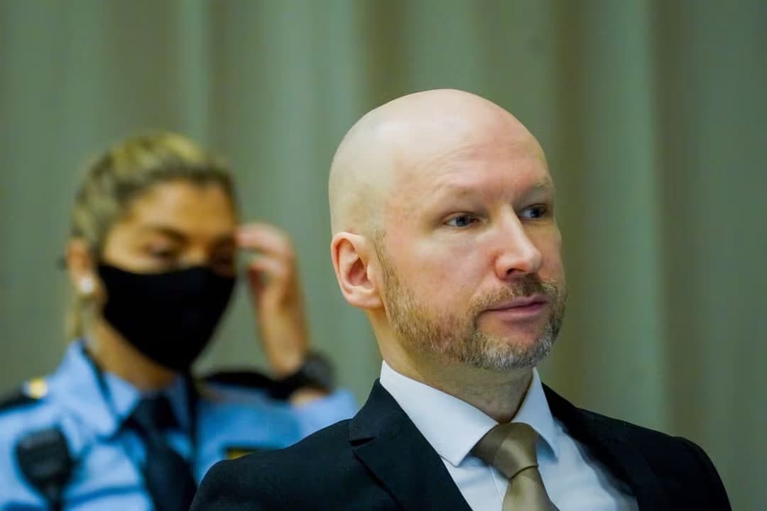 Terrorchi Breyvik ruhiy tushkunlik tufayli izolyatsiyadan ozod etilishini so‘ramoqchi 