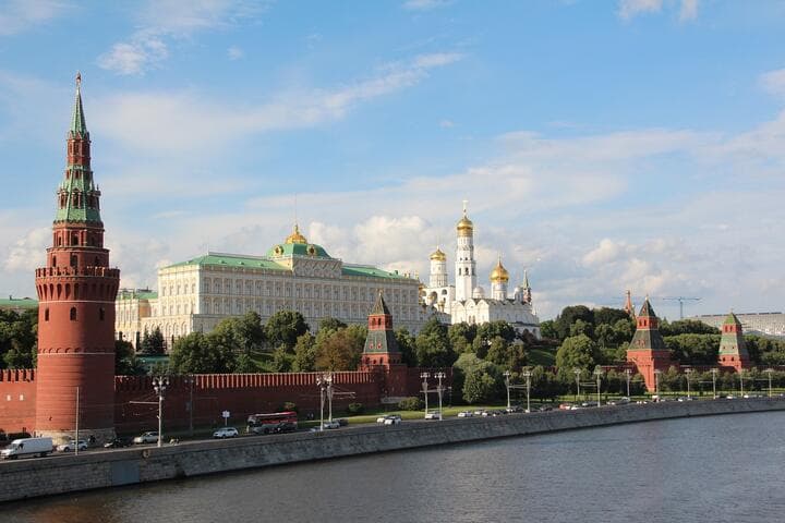 Москва подверглась атакам дронов