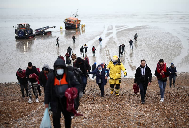 London Ruandaga noqonuniy muhojirlarni deportatsiya qilishni boshlaydi