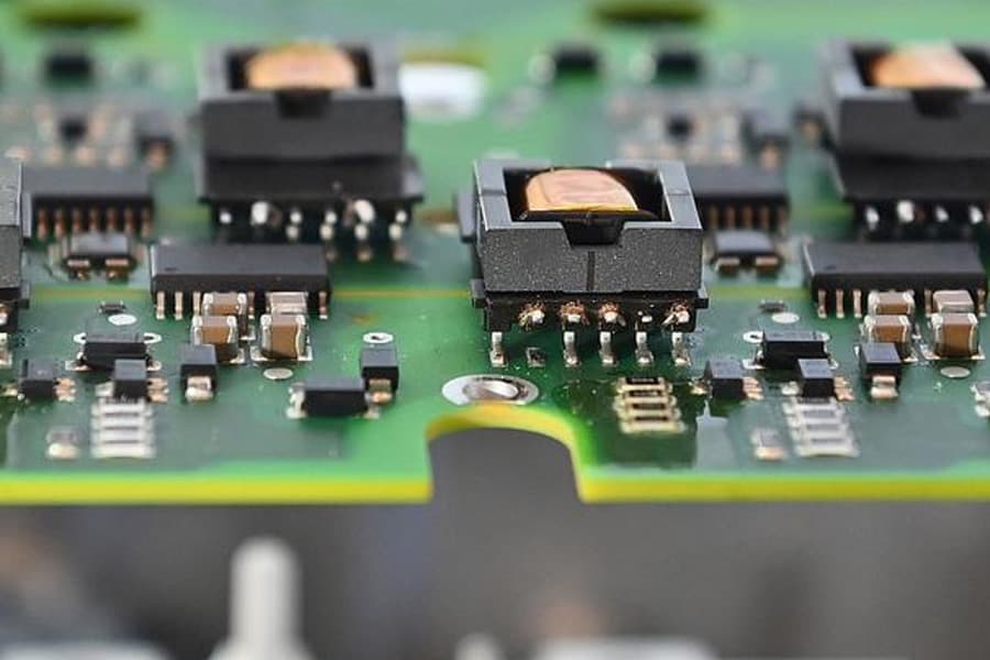 AQSh Xitoy va boshqa davlatlar orqali Rossiyaga chip yetakazib berishni taqiqlamoqchi