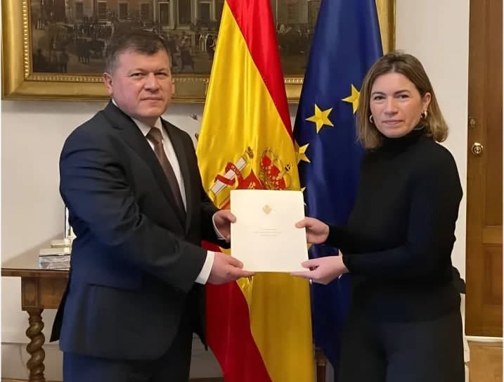Uzbekistan’s new ambassador presents copies of his credentials to Spain’s MFA official