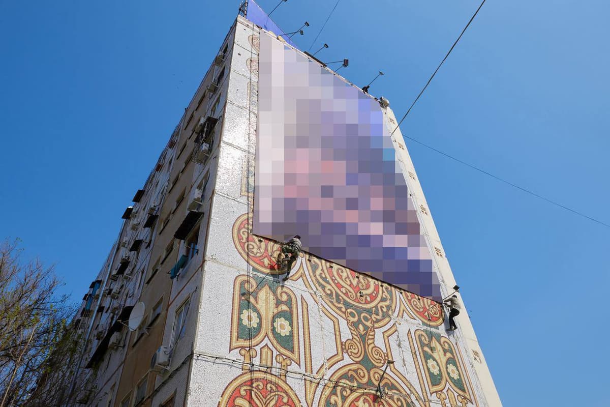 Toshkentda mozaikani to‘sib turgan reklama banneri olib tashlandi