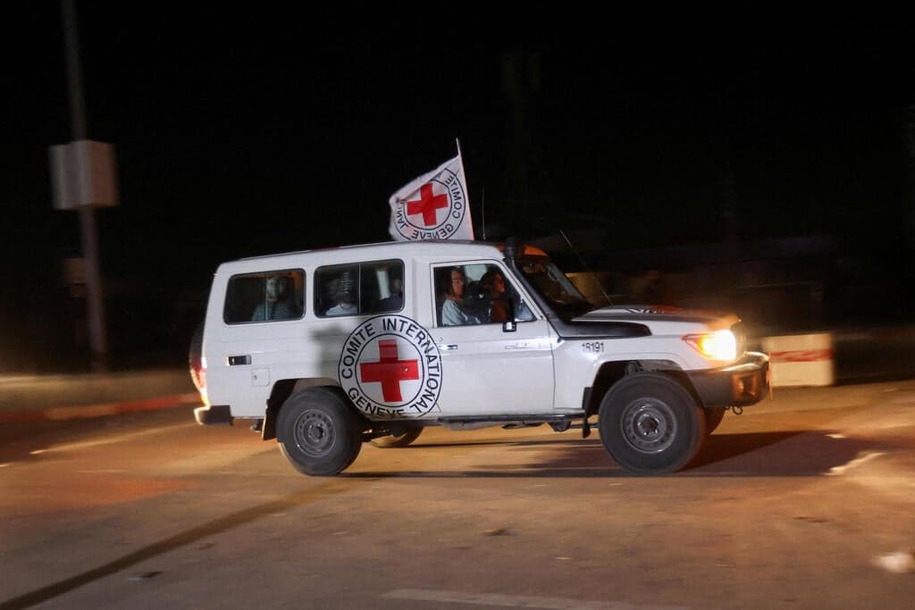 HAMAS garovga olgan yana 17 kishi Qizil Xochga topshirildi