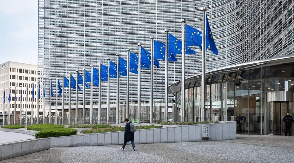 ЕК: Украина ва Молдова ЕИга аъзолик бўйича музокараларга тайёр