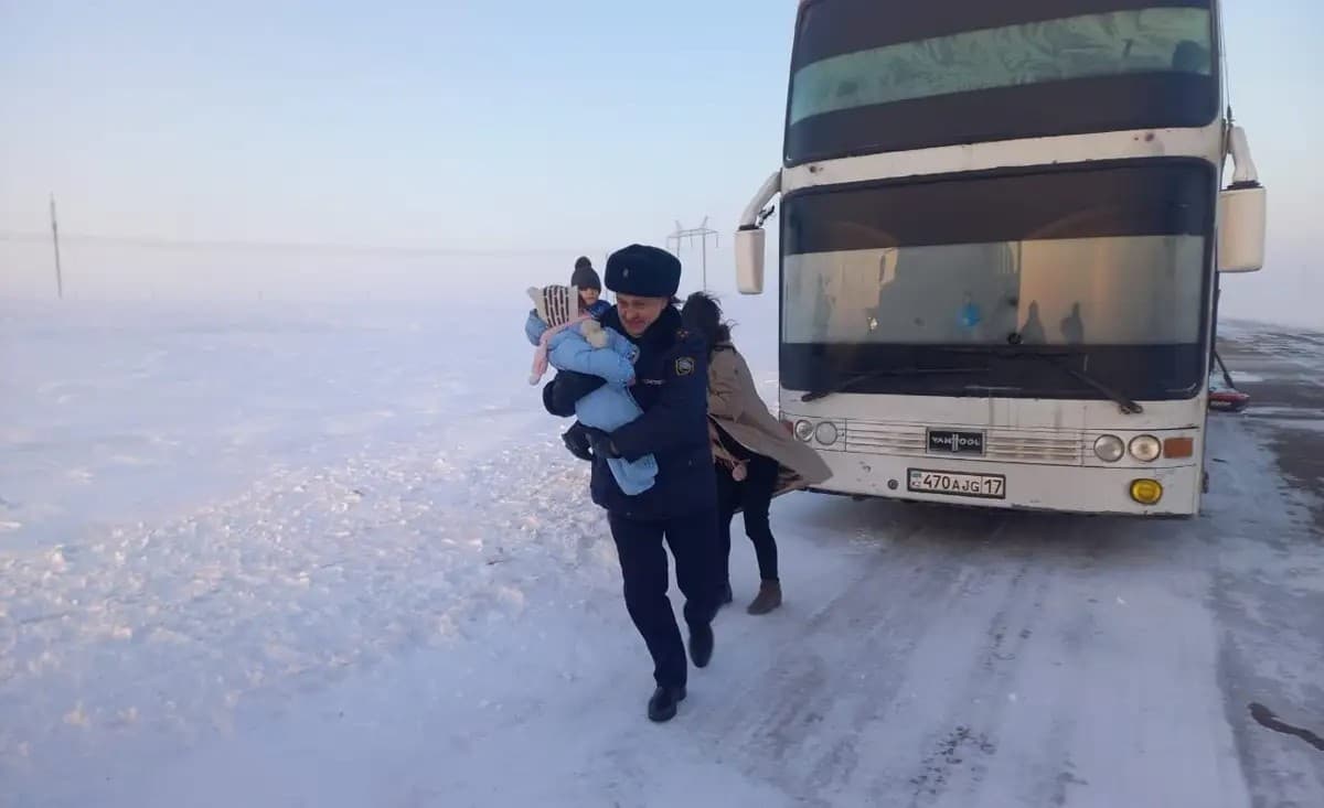 64 Uzbeks stranded on road in Kazakhstan evacuated