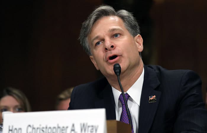 ФТБ раҳбари Рэй Трамп инаугурациясигача ўз лавозимини тарк этади