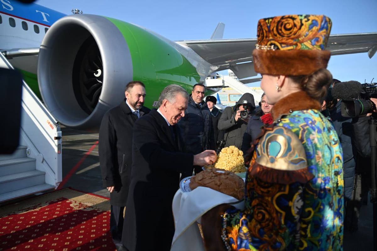 Shavkat Mirziyoyev arrives in Kazan on a working visit