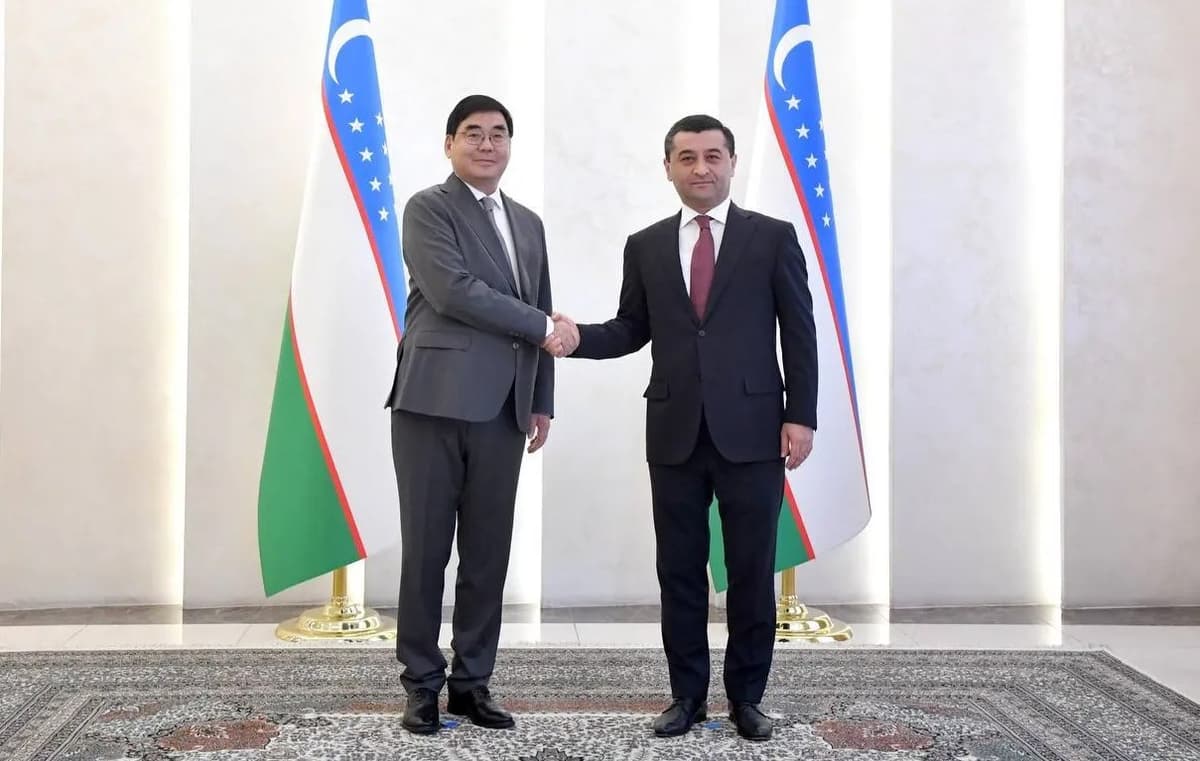 Mongolia’s new ambassador presents copies of his credentials to FM Saidov