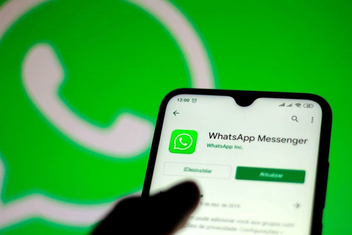 Эронда WhatsApp ва Google Play блокдан чиқарилади