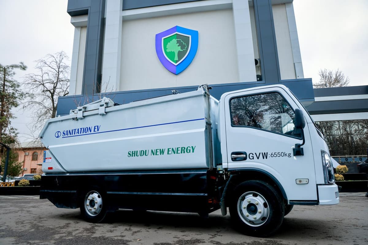 O‘zbekistonga chiqindi tashuvchi ilk elektromobil keltirildi