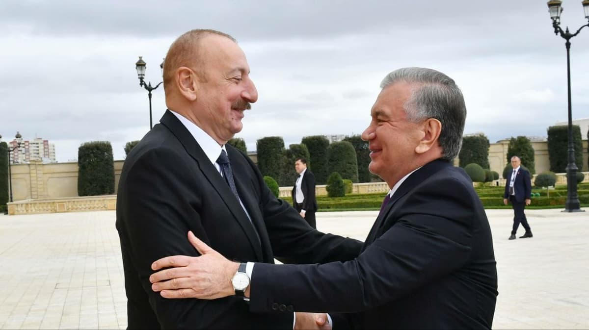 Shavkat Mirziyoyev holds talks with Ilham Aliyev in Baku