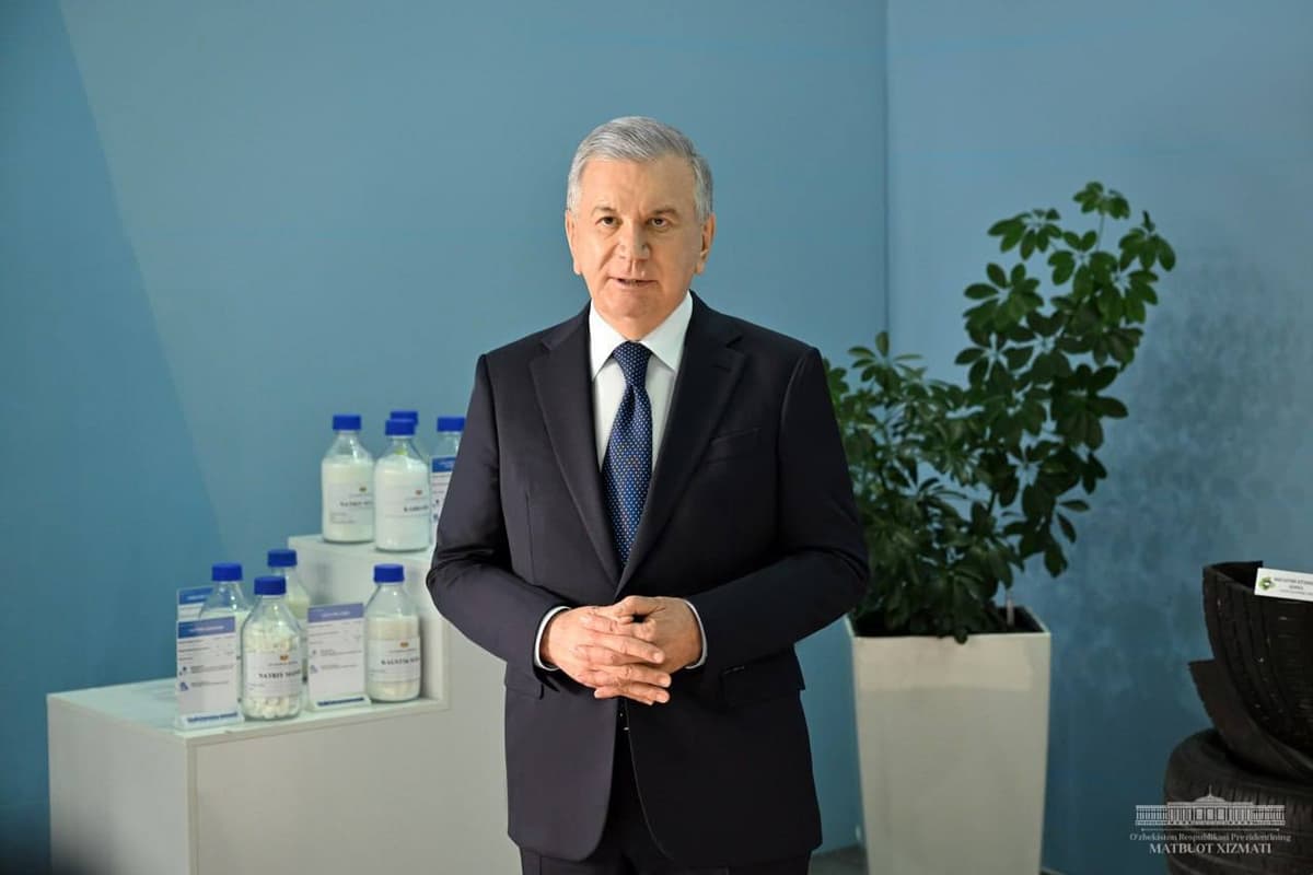 Prezident Navoiy viloyatida yirik va strategik loyihalar bilan tanishdi