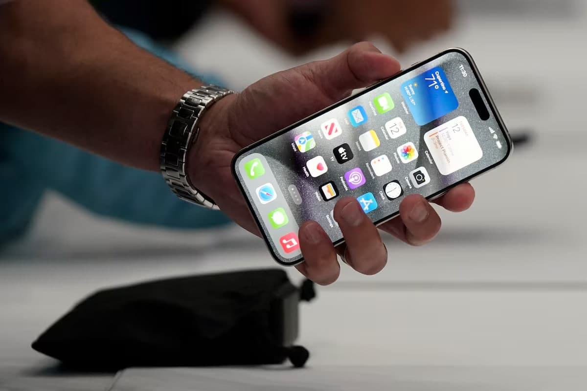 Apple o‘g‘irlangan ehtiyot qismlar o‘rnatilgan iPhone qurilmalarini bloklashni boshlaydi