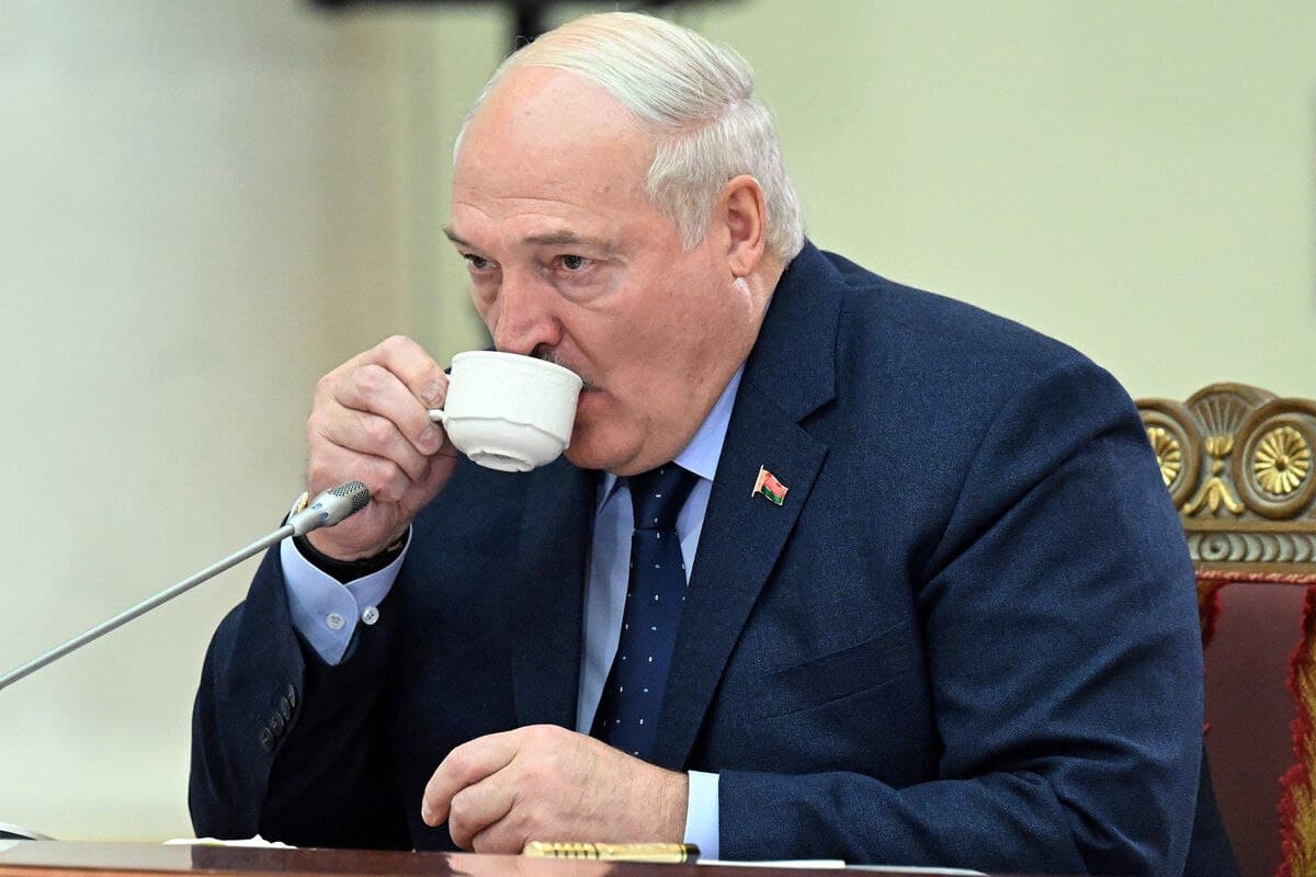 Lukashenko yana 32 nafar siyosiy mahbusni afv etdi