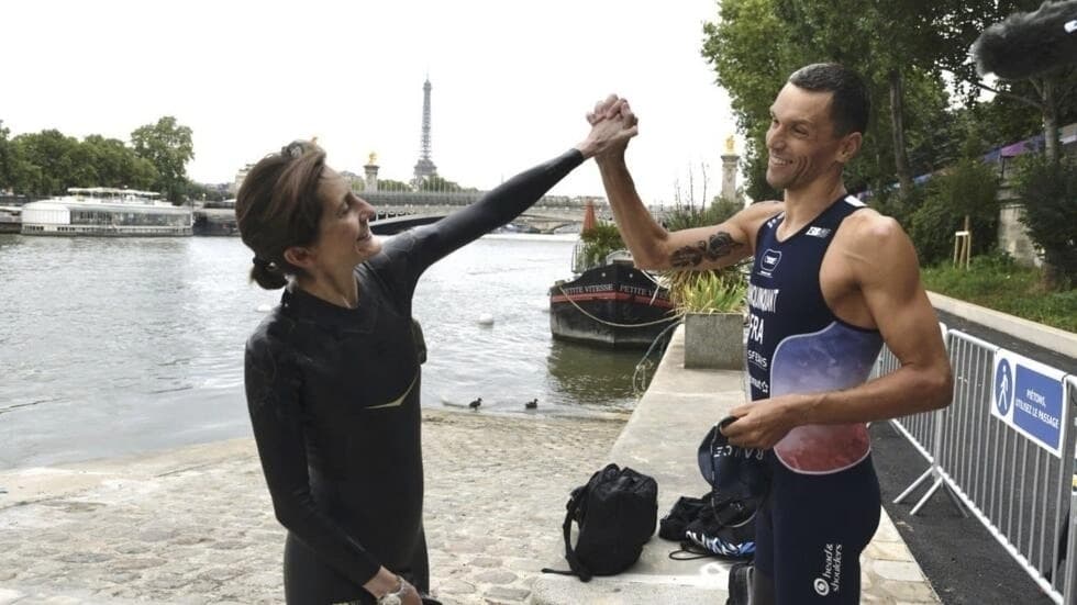 Fransiya sport vaziri olimpiadaga tayyorgarlikni tekshirib, Sena daryosida suzib ko‘rdi