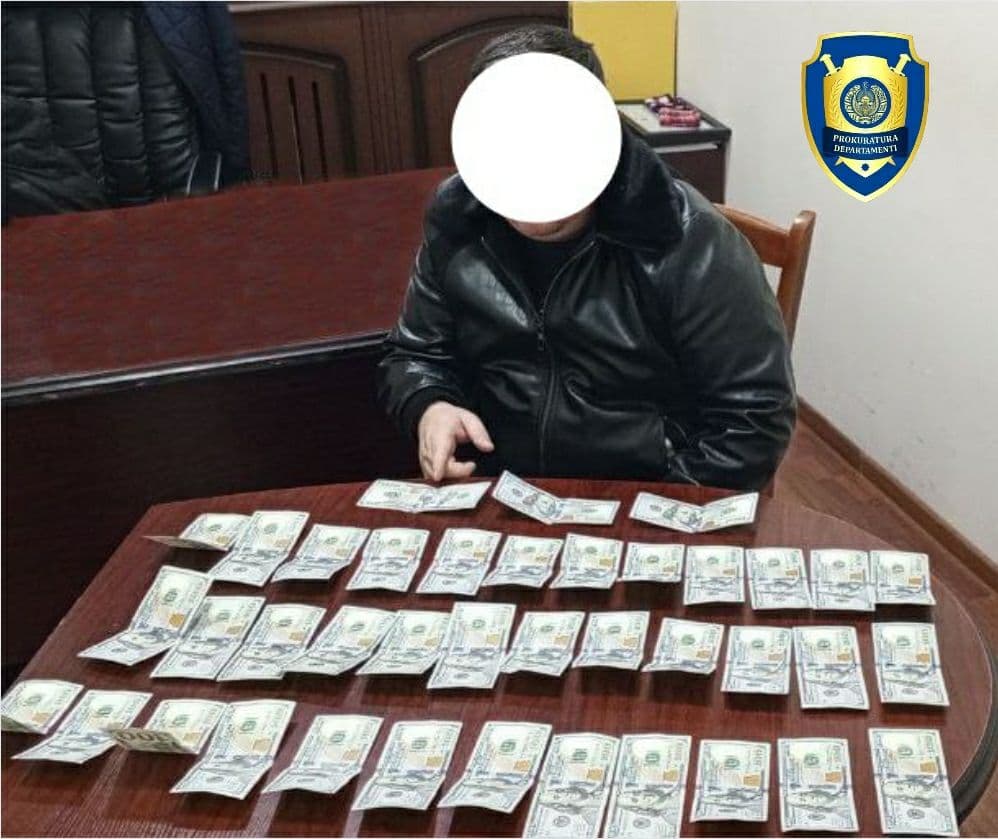 Sirdaryoda fuqarolarni 4 ming dollar evaziga o‘qishga kiritib qo‘ymoqchi bo‘lgan shaxs ushlandi