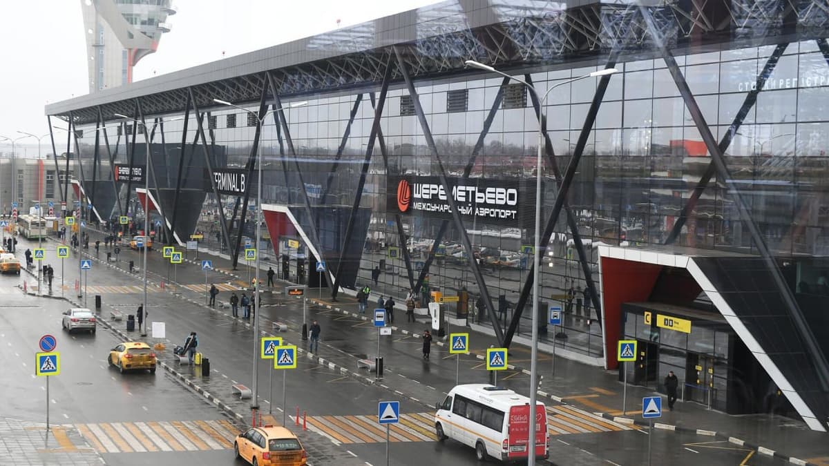 В аэропортах России усилили контроль для пребывающих мигрантов 
