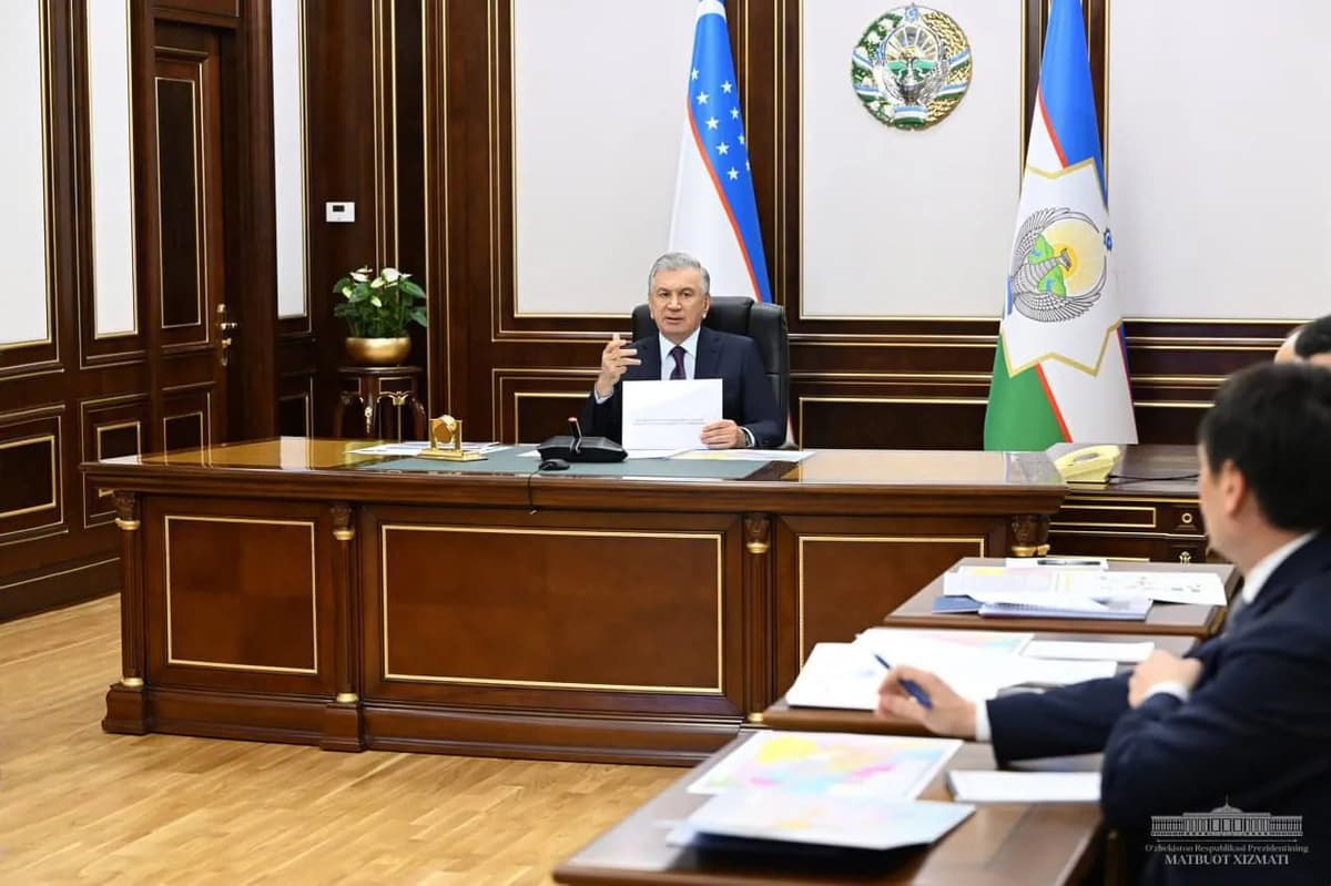 Shavkat Mirziyoyev gets acquainted with projects in railway sector
