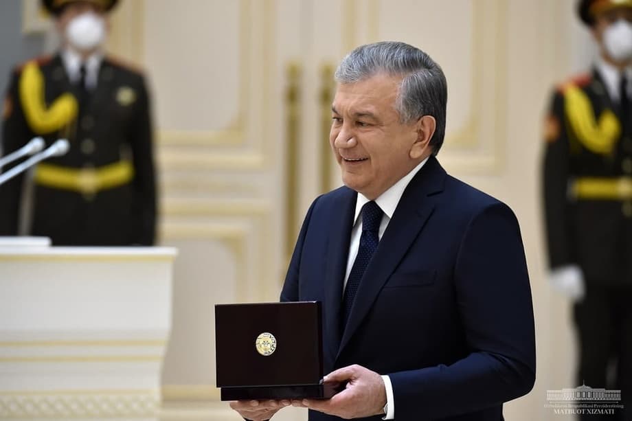 Prezident Mustaqillik bayrami munosabati bilan bir guruh fuqarolarni mukofotladi