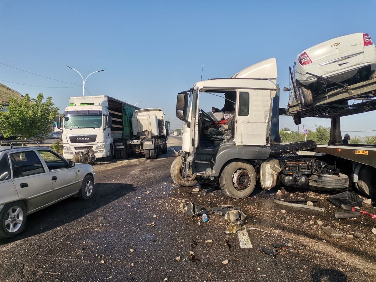 Four trucks collide in Jizzakh region