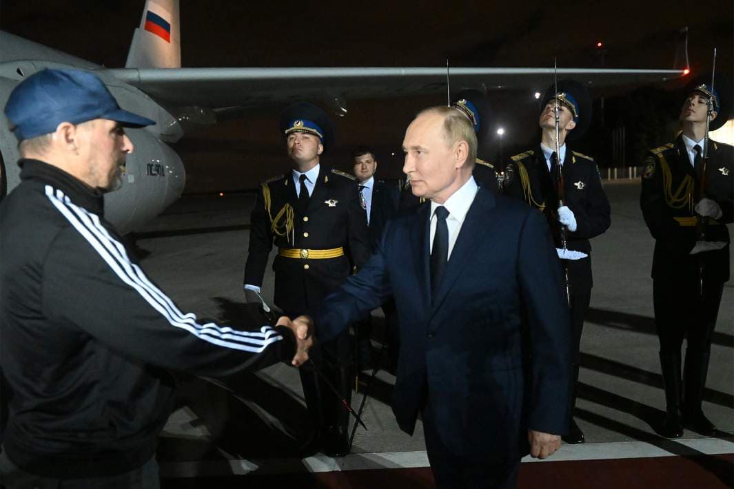 Rossiya va G‘arb o‘rtasida mahbuslar almashinuvi: kim ozod etildi va ular nima uchun hibsga olingandi?