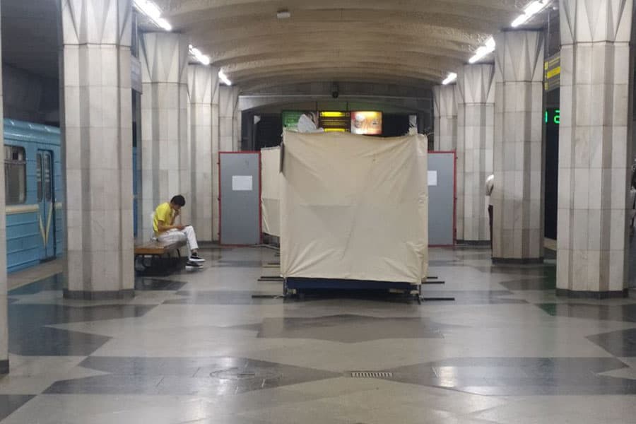Metroning yopiq vestibyullari hali ham ochilmadi – mas’ullar may oyigacha ular ochilishini va’da qilgandi