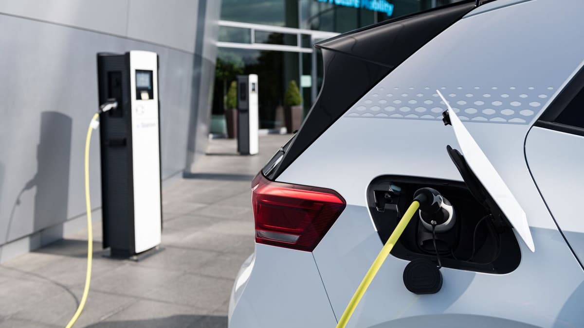 Ko‘p qavatli uylar yaqinida elektromobillarni quvvatlash stansiyalari o‘rnatiladi