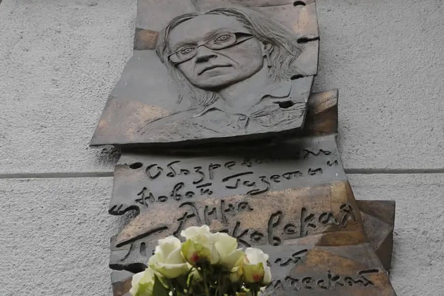 Baza: Anna Politkovskayaning qotilligi tashkilotchisi Ukrainada jang qilyapti