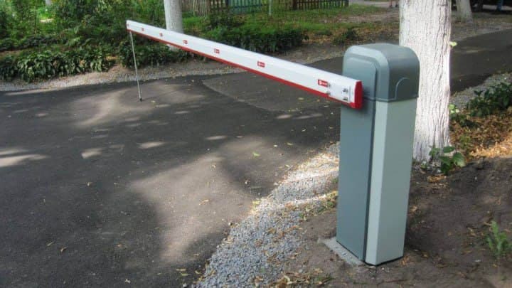 В Узбекистане могут ввести ответственность за установку препятствий на дорогах