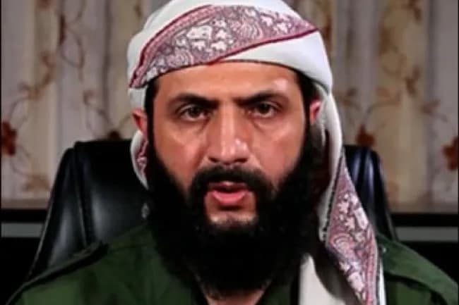 «Аввал бин Лодинга тақлид қилган, кейин костюм кийиб олган» — Асад режимига қарши кучлар етакчиси ҳақида
