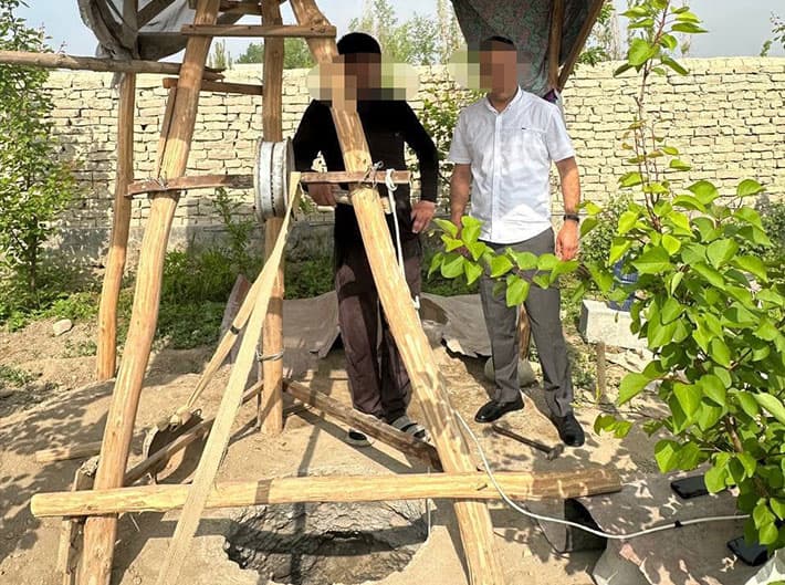 Алимент тўлашдан қочиб юрган фуқаро уй қудуғидан топилди