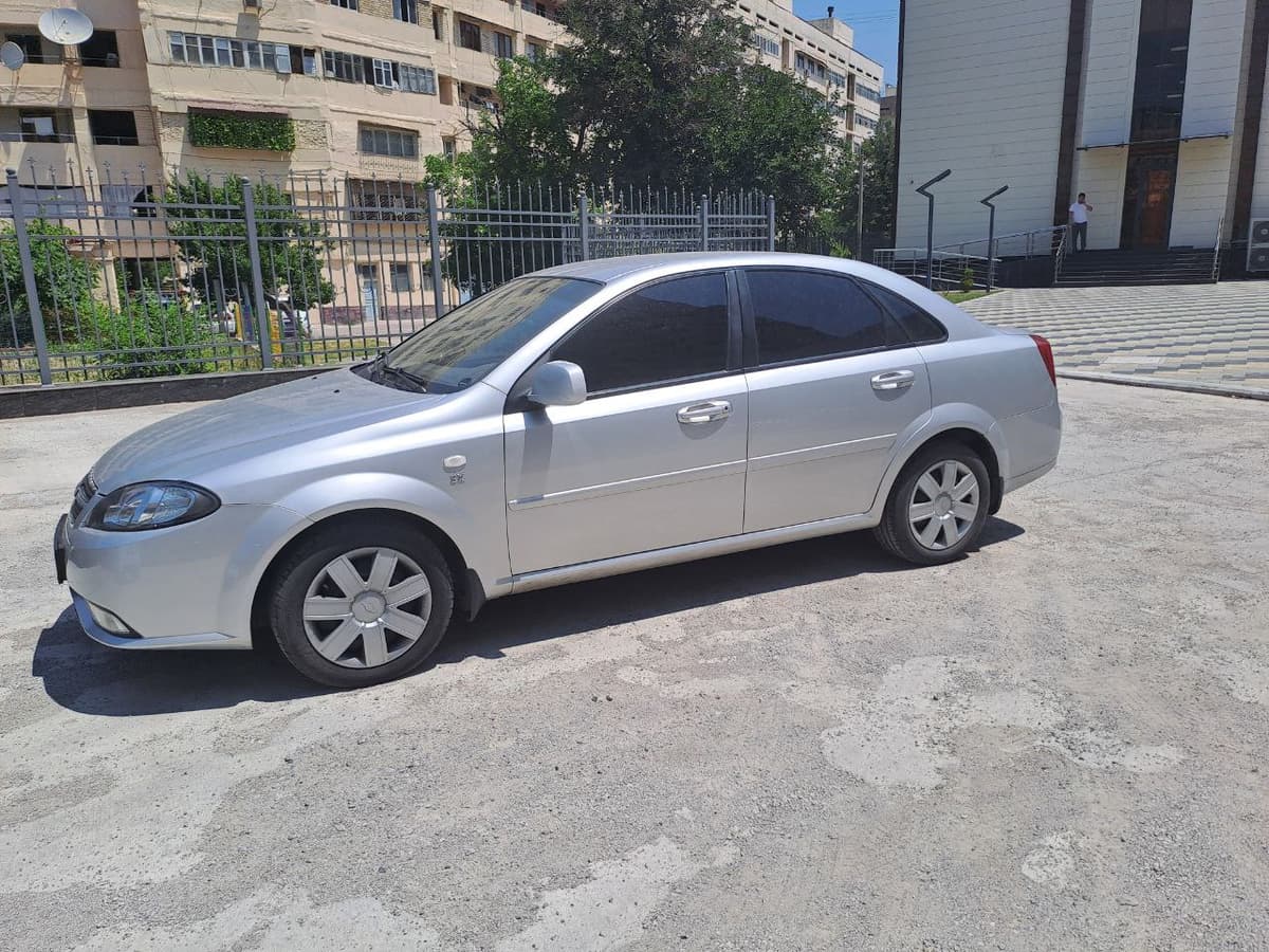 Toshkentda 230 ta qoidabuzarlik qilgan ayol haydovchining Lacetti’si xatlanib, auksionda sotib yuborildi