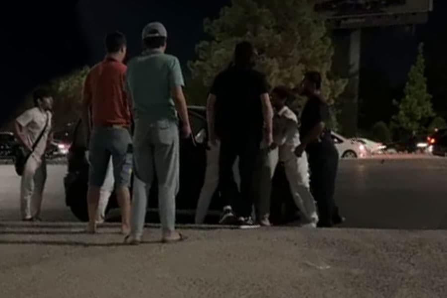 “Kunlik “dolya”sini bermagandim” – Toshkentda “samokatchi” yigitni majburlab mashinaga o‘tqazib, olib ketishga urinishdi