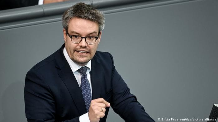 YeI Trampning boj to‘lovini oshirish haqidagi tahdidiga tayyor - Tobias Lindner