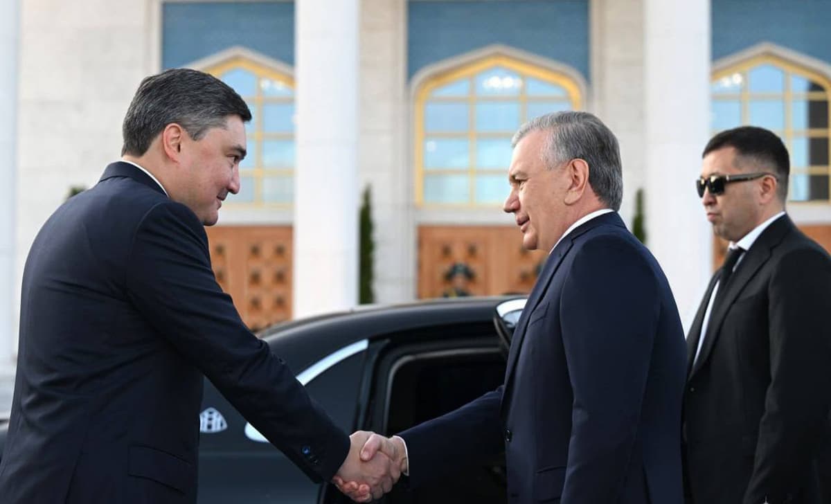 Shavkat Mirziyoyev arrives in Astana on a working visit