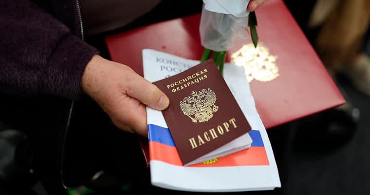 Shartnoma asosida xizmat qilayotgan chet elliklarga Rossiya fuqaroligini olishga ruxsat beriladi