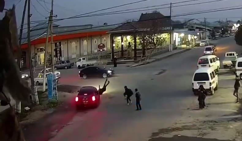 В Самарканде водитель автомобиля Gentra сбил школьника и скрылся