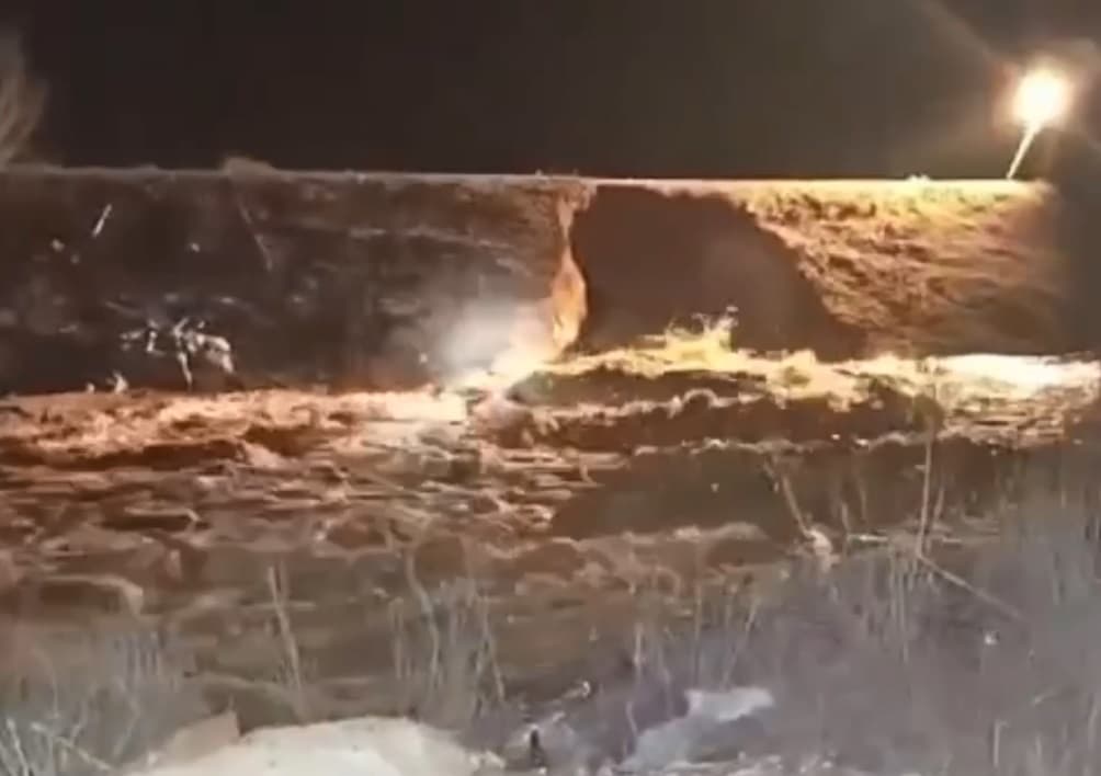 Rossiyaning Orsk shahrida to‘g‘on yorildi, aholi evakuatsiya qilinmoqda