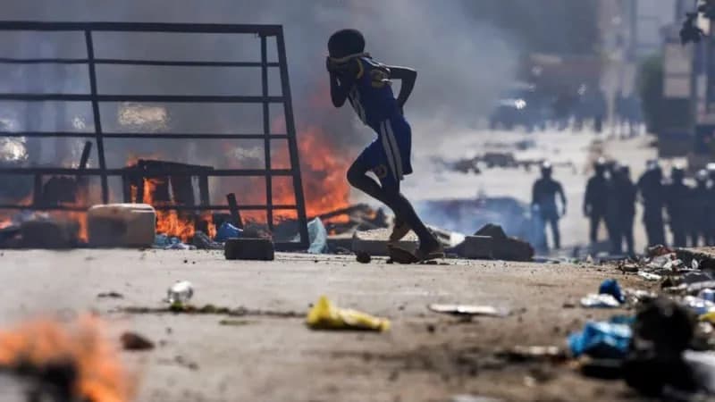 Senegalda prezidentlik saylovlari kechiktirildi. Muxolifat buni ​«konstitutsiyaviy to‘ntarish» deb atamoqda