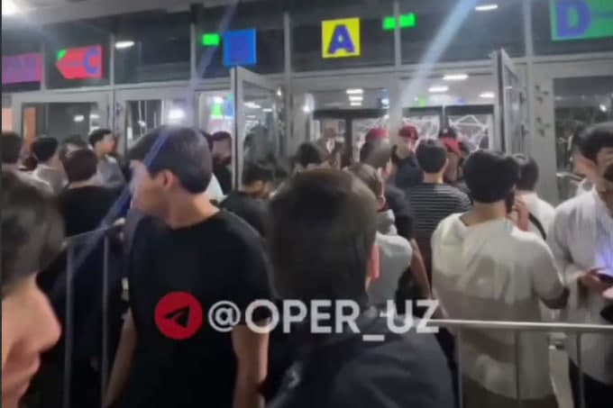 Many fans not allowed to attend Macan concert in Tashkent due to identical tickets