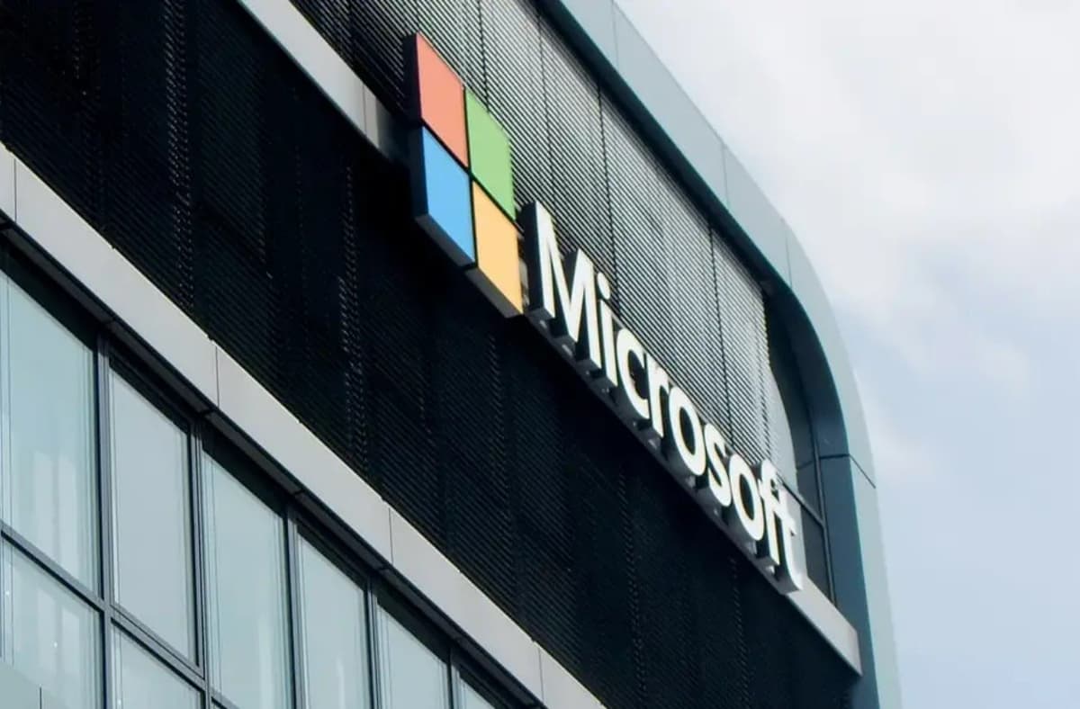 Microsoft Googleʼни ўз бизнесига путур етказаётган «яширин кампаниялар»да айблади