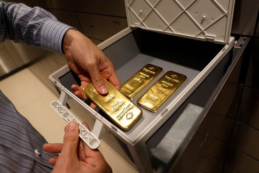 Central Bank of Uzbekistan expands gold purchases, cuts currency interventions