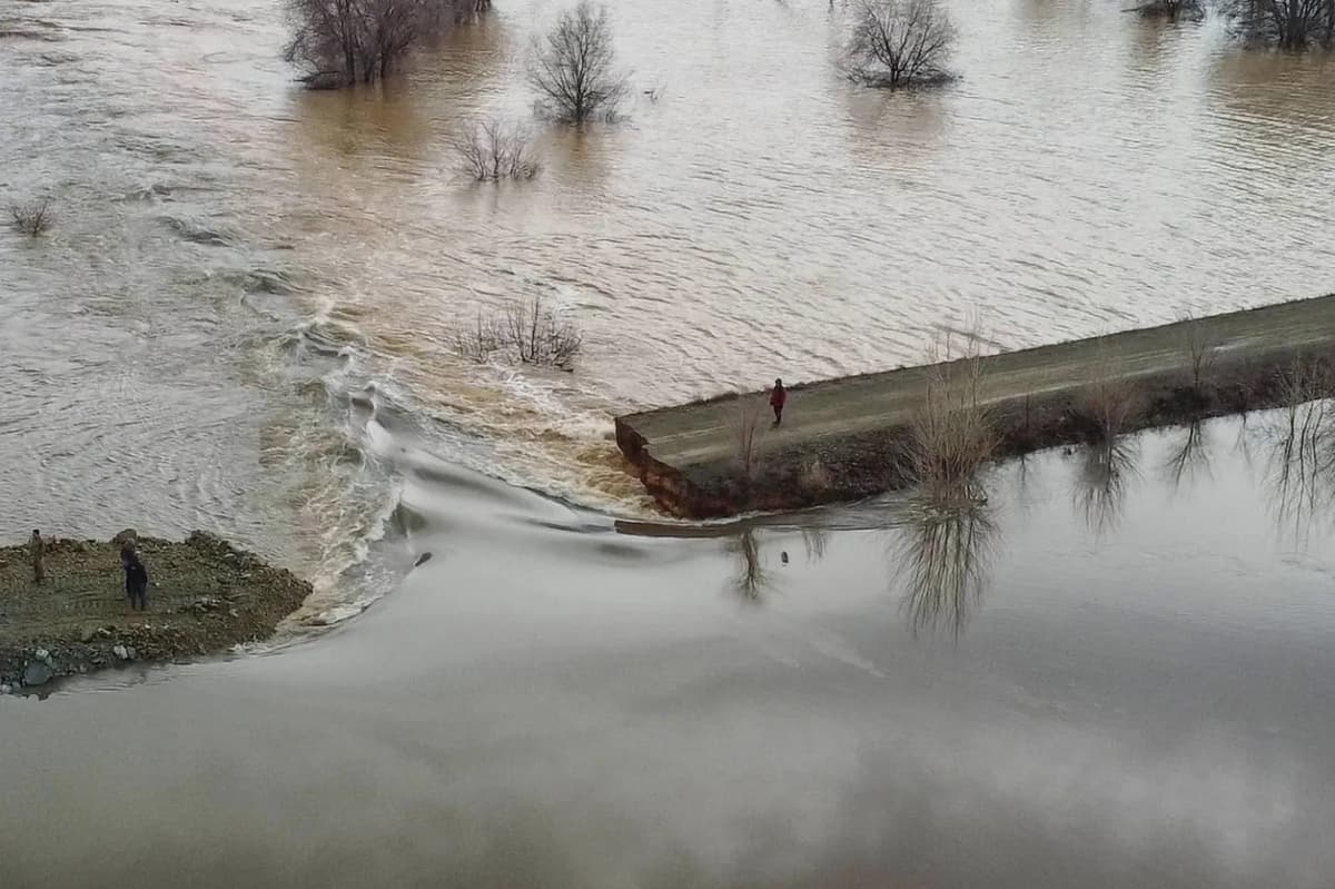 Orskda suv toshqini. Fotosuratlar