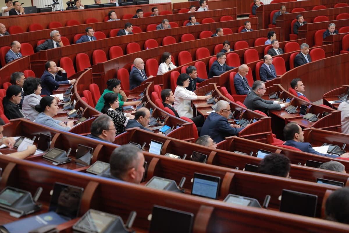 Governors can no longer serve simultaneously as local council chairs