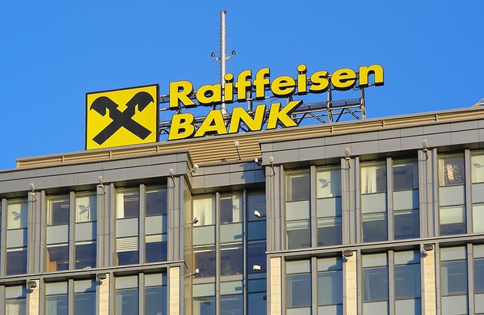 «Rayffayzenbank» Rossiyada jismoniy shaxslar uchun xorijiy valutadagi o‘tkazmalarni to‘xtatadi