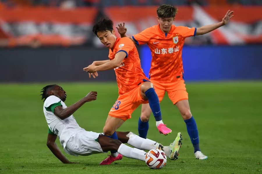 Xitoyda 43 futbolchi kelishilgan o‘yinlar uchun umrbod diskvalifikatsiya qilindi