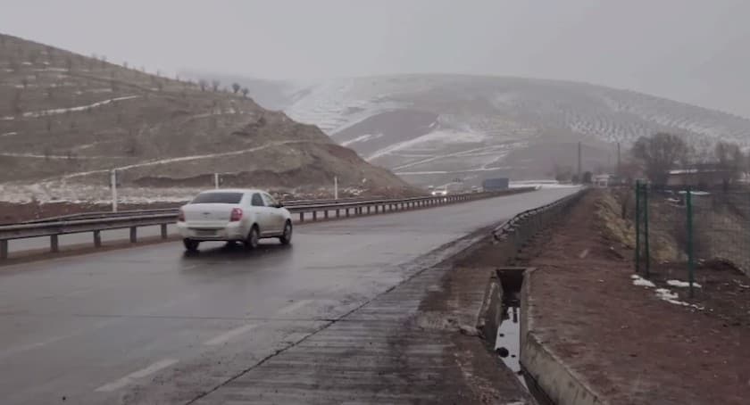 На перевале Камчик ухудшились погодные условия: водителей просят соблюдать осторожность