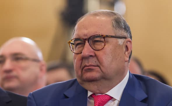 CМИ: Венгрия хочет вывести из-под санкций ЕС восемь россиян, включая Усманова 