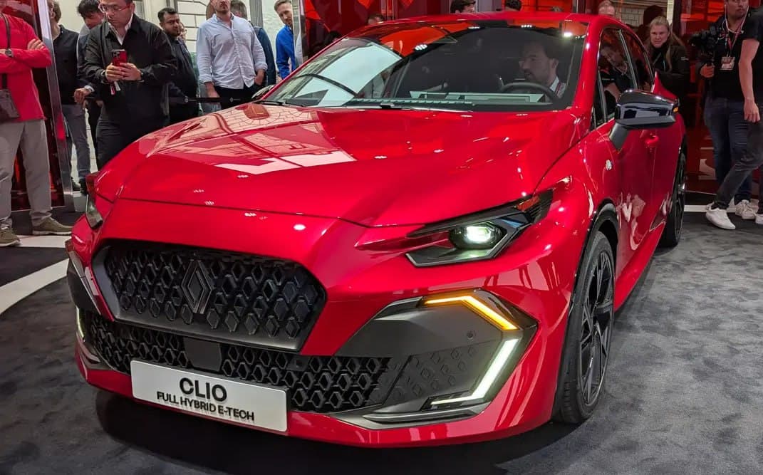 100 кмга 3,9 литр бензин сарфлайди: Renault Clio ҳэтчбекининг янгиланган авлодини тақдим этди