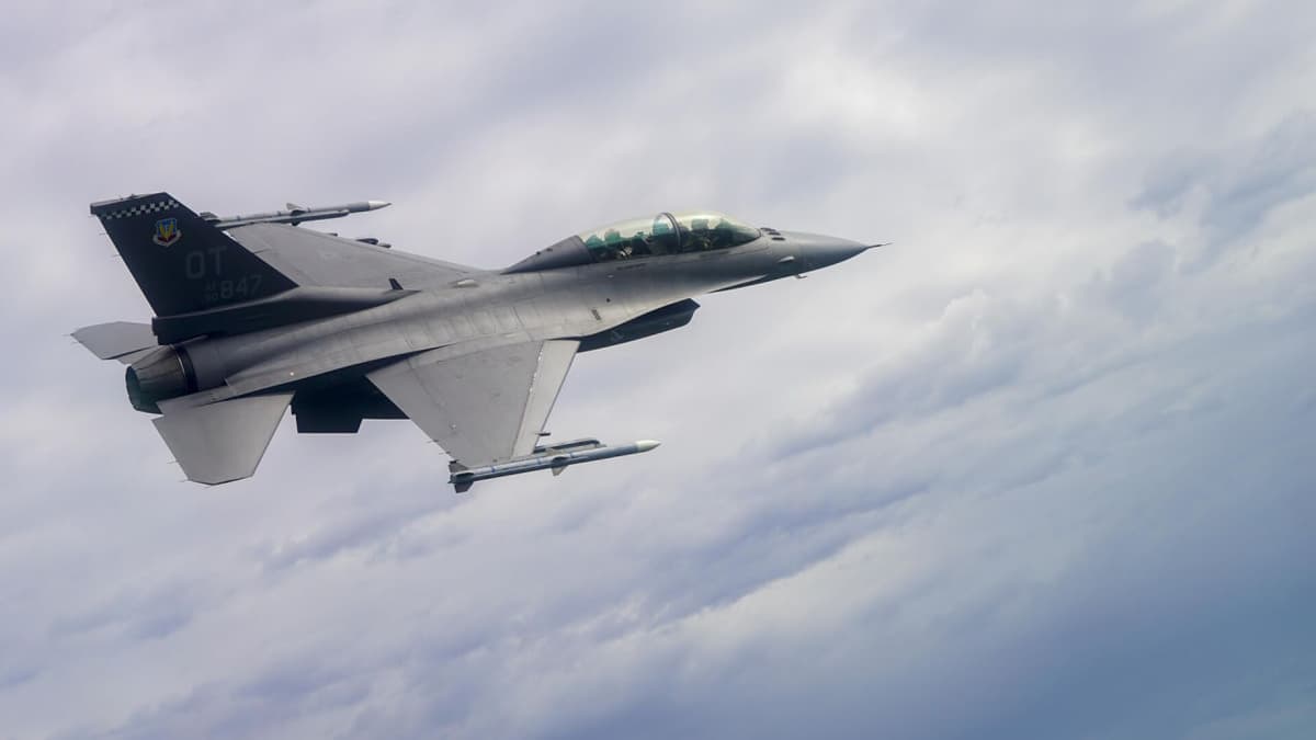 Belgiya Ukrainaga milliard yevro va F-16 qiruvchilarini beradi